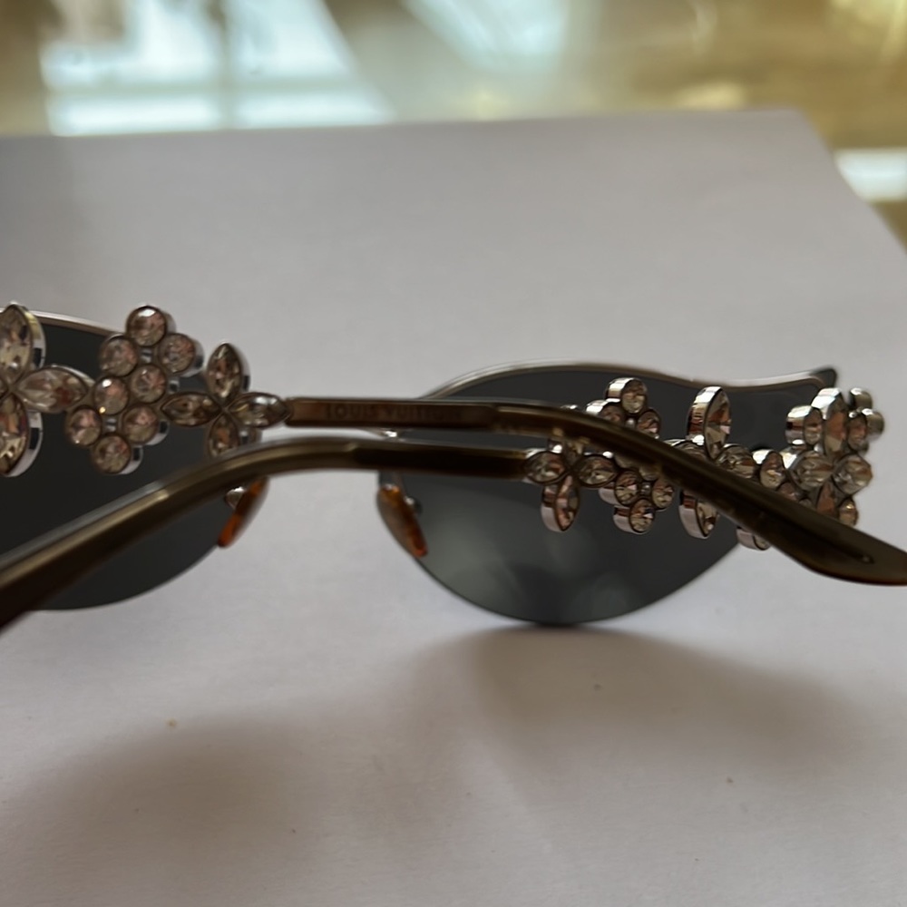 LOUIS VUITTON Swarovski Cat-Eye Fleur Sunglasses - Picture 8 of 16